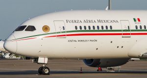 Después de casi 600 días en EU regresa el avión presidencial a México